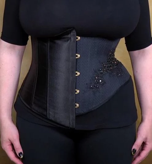 AD| Want to know the difference between a mass-manufactured, fast fashion corset, and a custom design? Our expert Mentor, Lowana O’Shea of @vanyanis compares the two above! 

On the left is an Amazon corset, compared with the Vanyanís “Aeryn” style, and unsurprisingly, there’s a massive difference in support, silhouette, quality, and design. If you’re looking to create your very own custom Aeryn corset, Lowana includes this pattern in her online course, “Corset Making for Beginners!” Available to watch in your very own sewing space, Lowana has created over 25 hours worth of video lessons to guide you through creating the underbust corset you’ve been dreaming of. 

You’ll learn the core skills needed for all your future corsets, including construction, fitting, adjustments, and finishing, from a professional corsetiere! 

Learn more at the link in the bio – plus with the code “foundations”, you’ll get Lowana’s expert advice with a free virtual one-on-one fitting session! (code expires 6 June 2025) 
.
.
.
#corset #corsetry #corsetiere #vanyanis #sewing #learntosew #makeacorset #sewingtutorial #corsetmaker